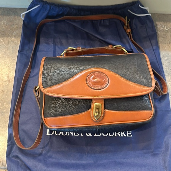 Dooney and bourke vintage crossbody - Picture 1 of 10